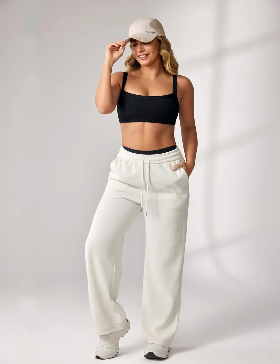 Hugcurve Adjustable Sports Bra Square Neck Wireless Padded Yoga Workout Tops
